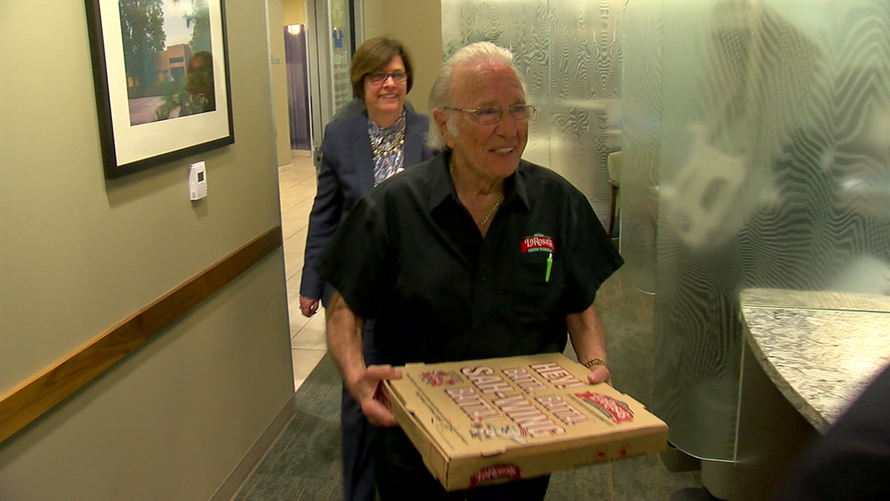 Buddy LaRosa helps deliver pizza to TriHealth team for Nurses Week WKRC