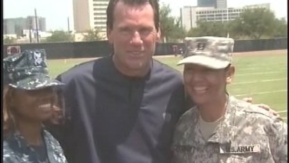 Kubiak_with_military.jpg