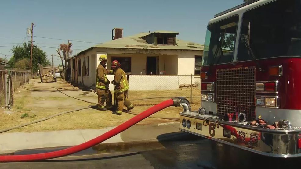 Bakersfield fire crews battle fire at vacant home in east Bakersfield KBAK