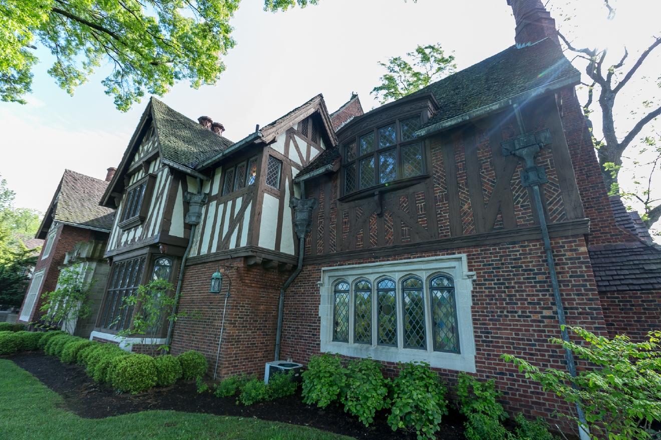 The Pinecroft Mansion Is A Peek Into Cincy's Gleaming Past Cincinnati
