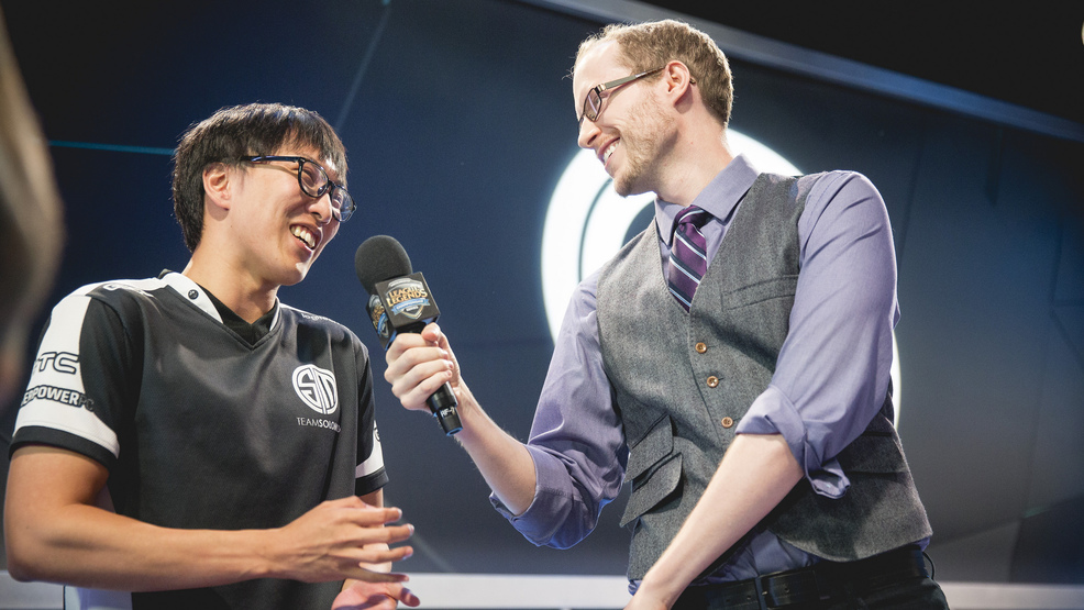 0d237853-1ac7-486f-b688-3d0039c31053-Azael_and_Doublelift.jpg 0d237853-1ac7-486f-b688-3d0039c31053-Azael_and_Doublelift.jpg