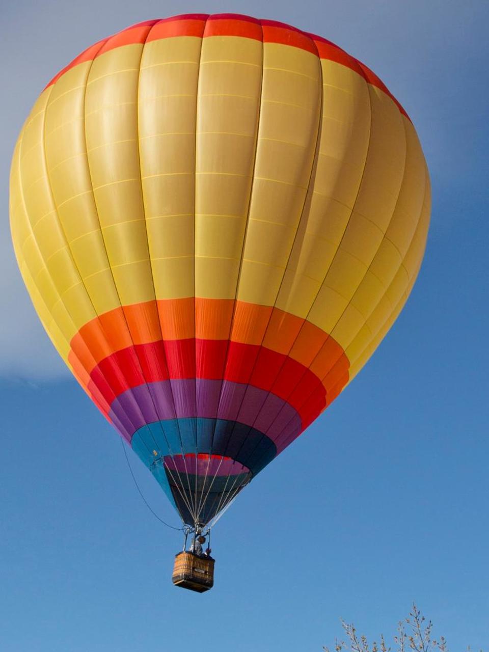 what is a hot air balloon