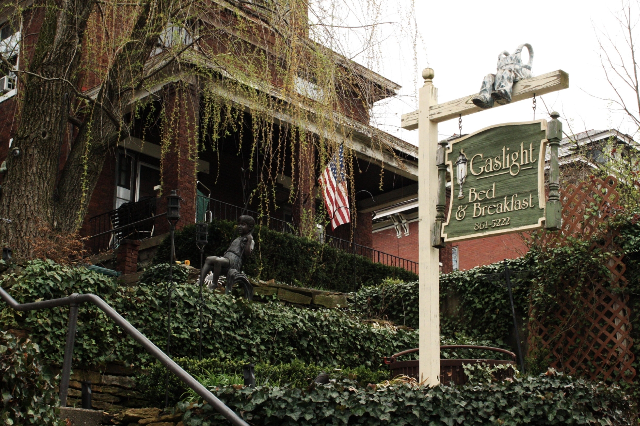 Ya Gotta See These Photos Of This Eclectic Bed & Breakfast In Clifton