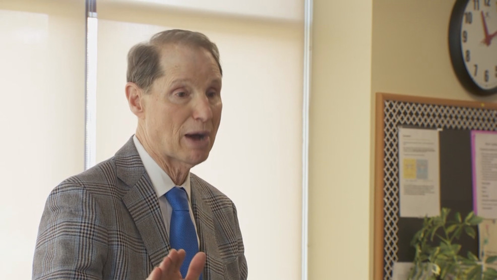 Wyden critical of 'disturbing trend' of state's cutting off enhance jobless benefits