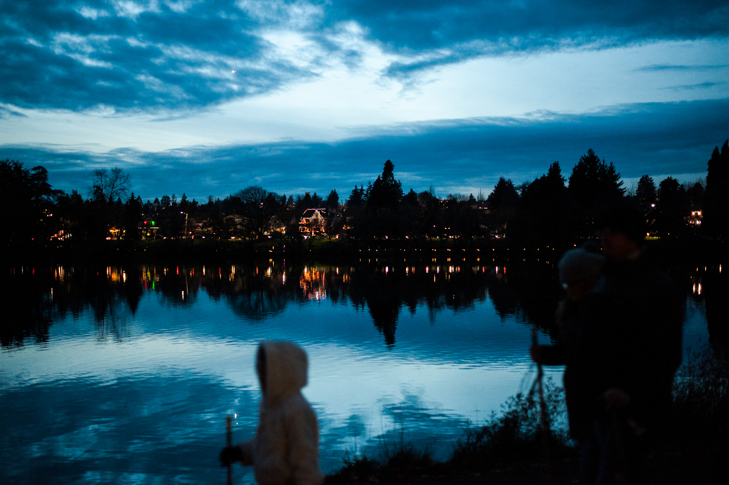 Photos Luminaries light up Green Lake at the annual Pathway of Lights