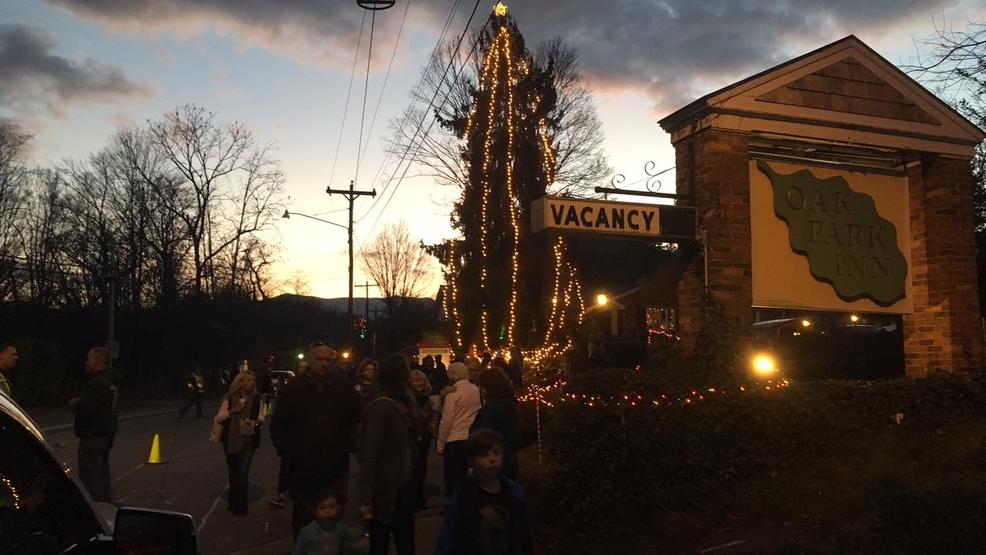 Waynesville lights its Christmas tree WLOS