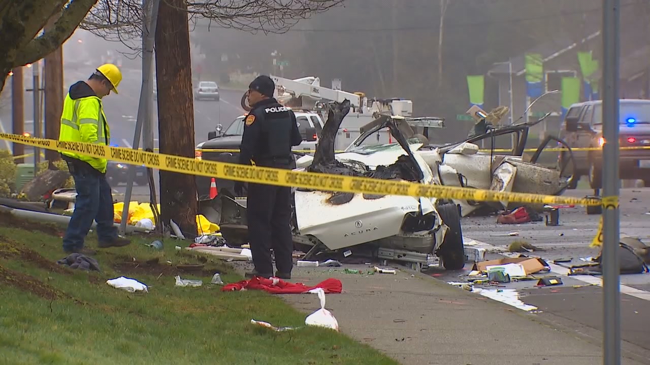 Everett car crash leaves 2 dead, including toddler KOMO